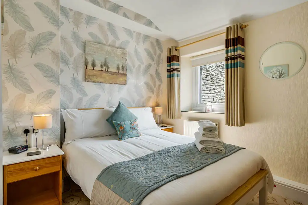 Large Letting Bedroom